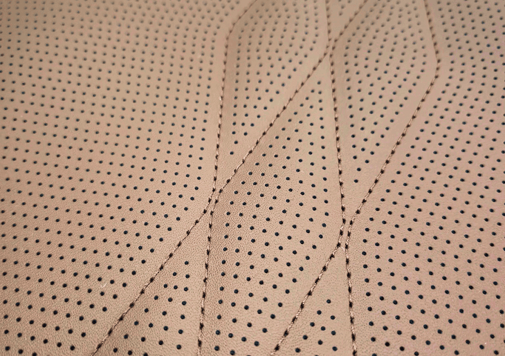 hyundai g90 /_next/static/media/IMG_HYUNDAI_G90_02.61309008.png